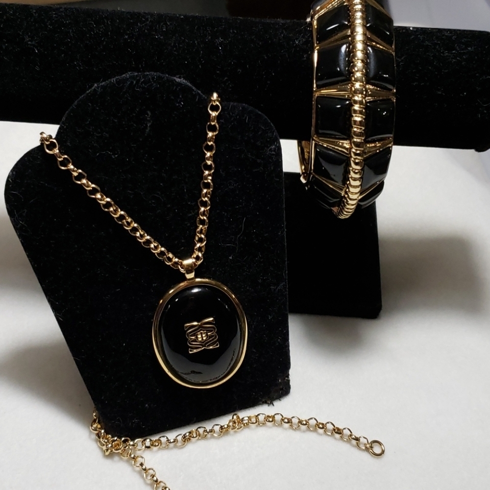 Kenneth Jay Lane Pendant Over $ 350 valued set